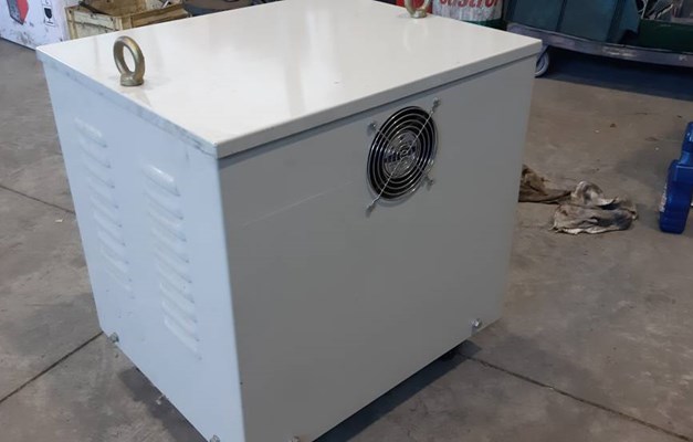 TRASFORMATORE  30 KVA - 220V PRIMARIO-380V SECONDARIO.NUOVO
